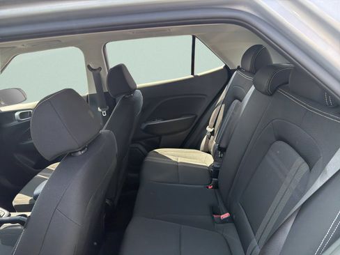 Used 2025 Hyundai Venue SEL FWD image 8