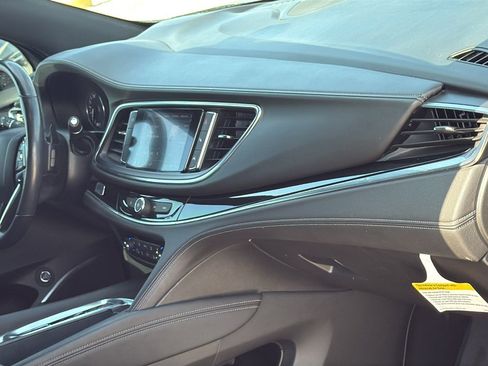 Used 2022 Buick Enclave Avenir image 27