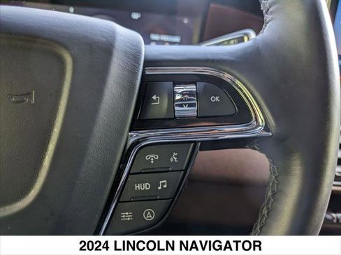 Used 2024 Lincoln Navigator Reserve image 16