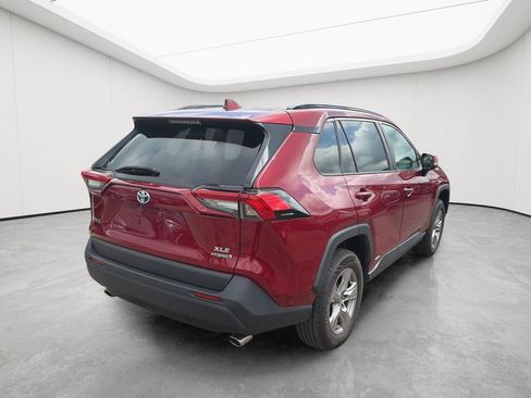 Used 2022 Toyota RAV4 XLE w/ Convenience Package AWD/4WD image 6