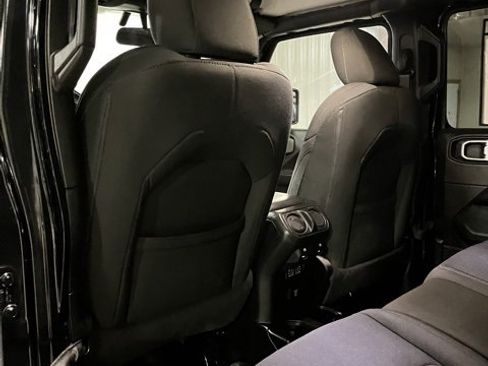 Used 2021 Jeep Gladiator Overland image 9