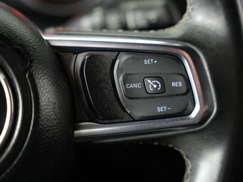 Used 2018 Jeep Wrangler Unlimited Sahara image 13