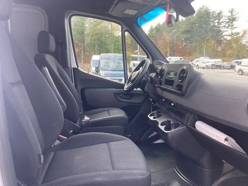 Used 2022 Mercedes-Benz Sprinter 2500 image 9