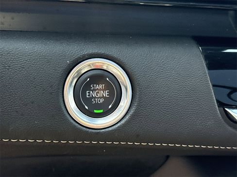 Used 2024 Cadillac Escalade Premium Luxury image 15