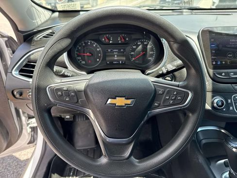 Used 2020 Chevrolet Malibu LT FWD image 21