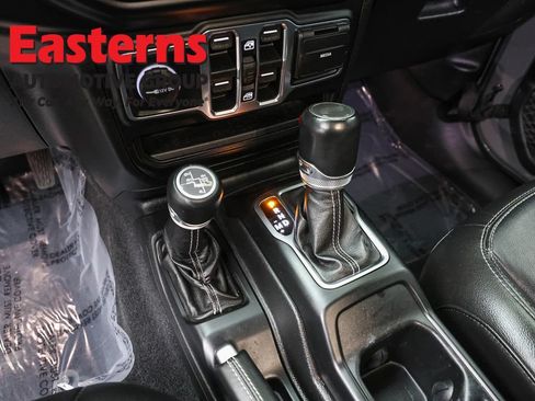 Used 2022 Jeep Wrangler Unlimited Sahara w/ Cold Weather Group AWD/4WD image 13
