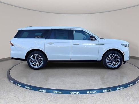 New 2026 Lincoln Navigator L Reserve AWD/4WD image 4