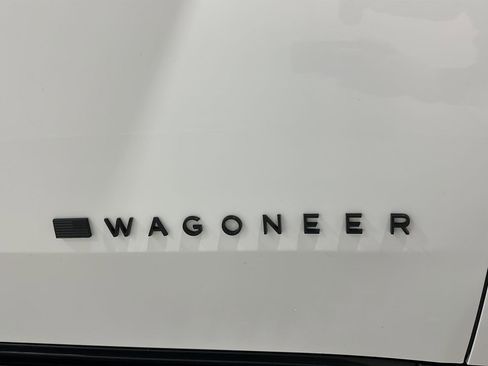 Used 2024 Jeep Wagoneer Series II image 31