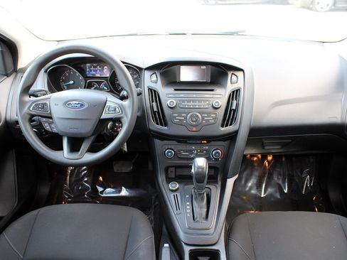 Used 2016 Ford Focus SE image 11