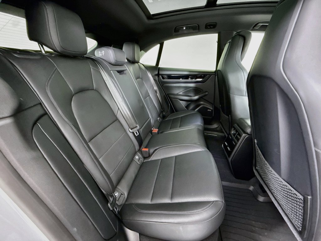 Certified 2024 Porsche Macan 4 Electric AWD/4WD image 28