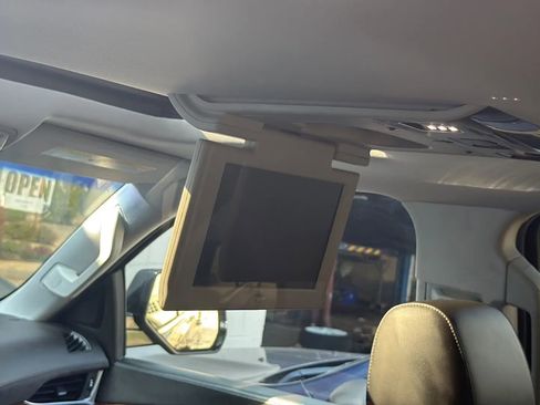 Used 2015 Cadillac Escalade Luxury image 35