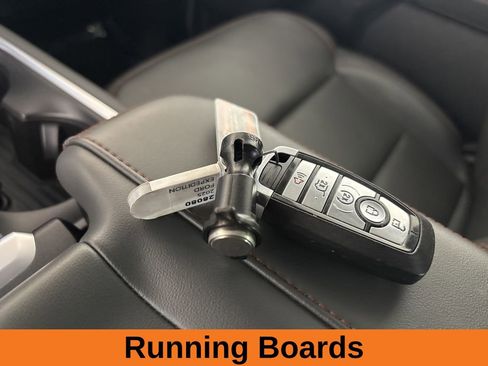 Used 2025 Ford Expedition Active AWD/4WD image 19