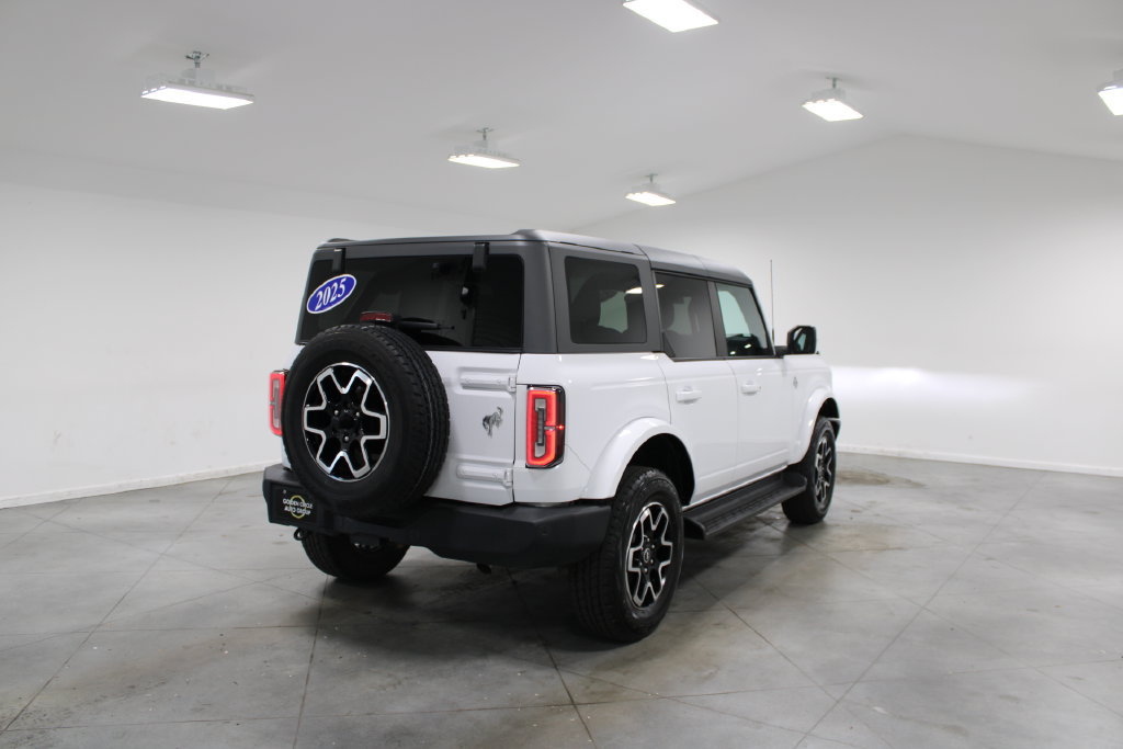 Used 2025 Ford Bronco Outer Banks AWD/4WD image 9
