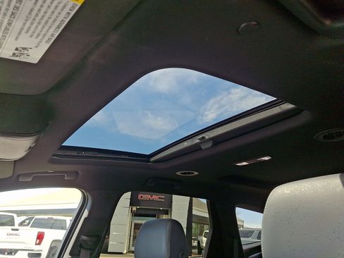 Used 2023 Buick Enclave Essence w/ Experience Buick Package AWD/4WD image 17