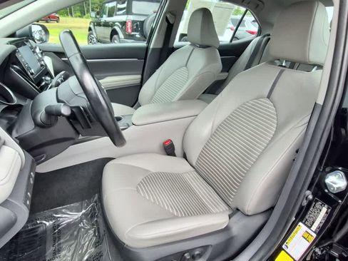 Used 2022 Toyota Camry SE FWD image 12