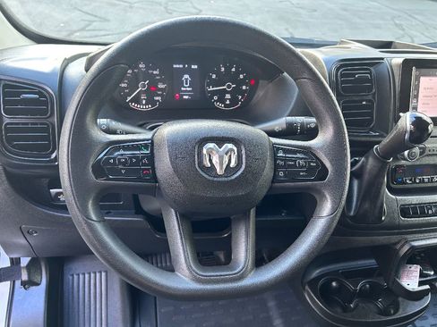 Used 2025 RAM ProMaster 2500 w/ Convenience Group image 18