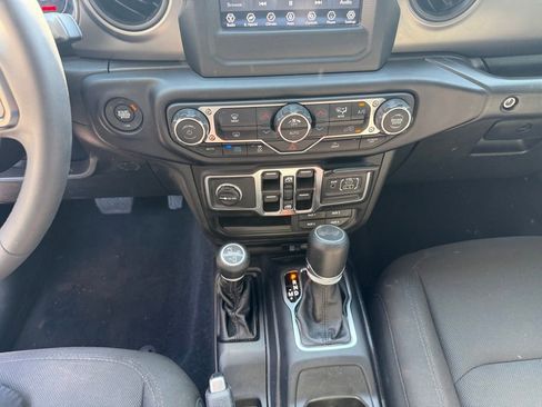 Used 2023 Jeep Wrangler Unlimited AWD/4WD image 24