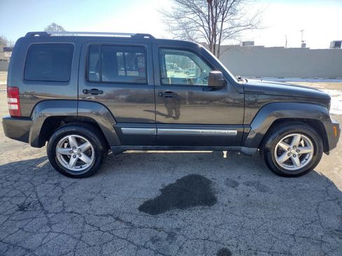 Used 2011 Jeep Liberty Limited w/ Tire & Wheel Group AWD/4WD image 4