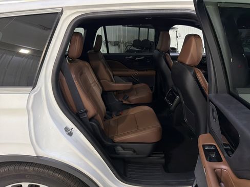 Used 2023 Lincoln Aviator Reserve w/ Elements Package Plus image 14