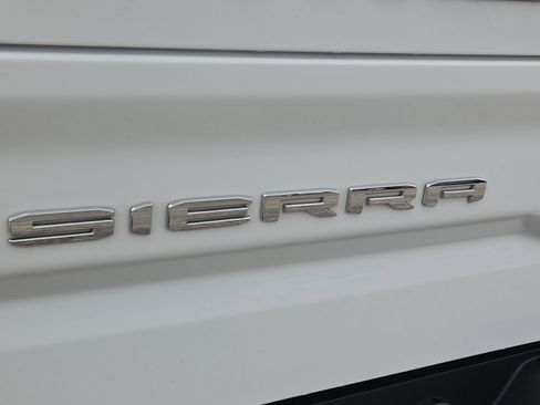 Used 2024 GMC Sierra 1500 SLT w/ SLT Premium Plus Package AWD/4WD image 31