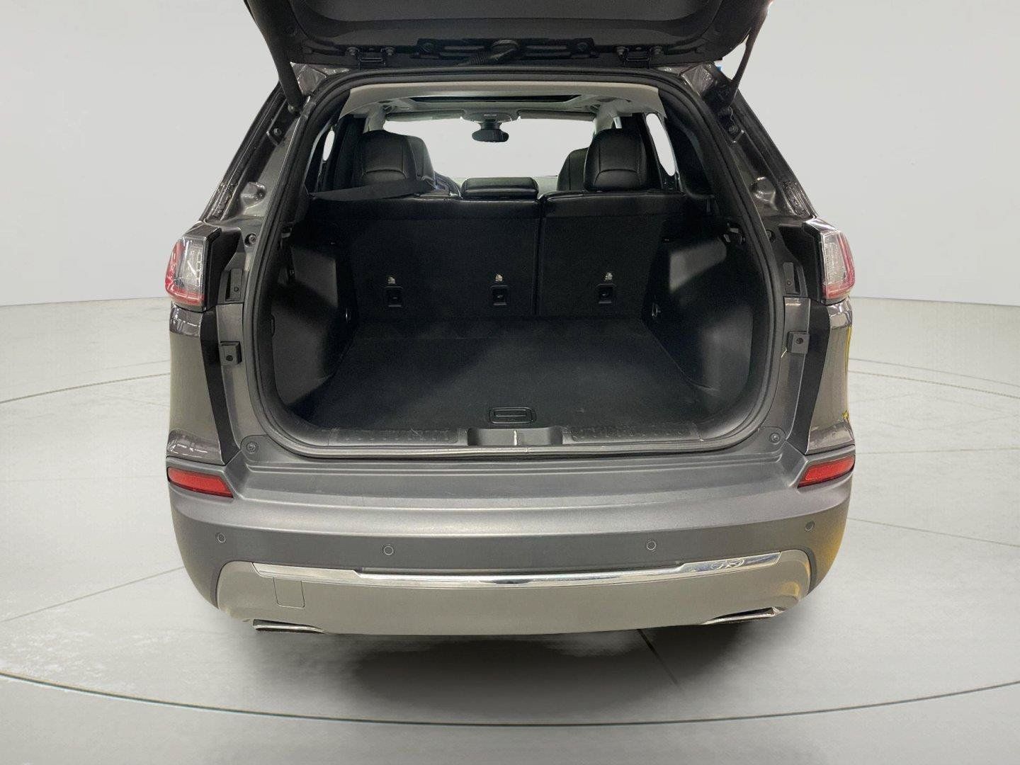 Used 2019 Jeep Cherokee Limited AWD/4WD image 13