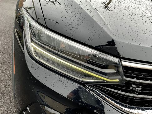 Used 2022 Volkswagen Tiguan SE R-Line FWD image 32