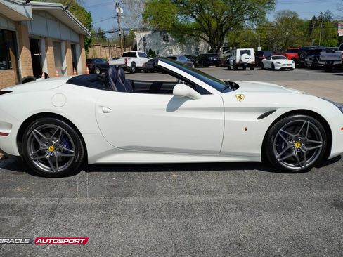 Used 2015 Ferrari California T RWD image 8