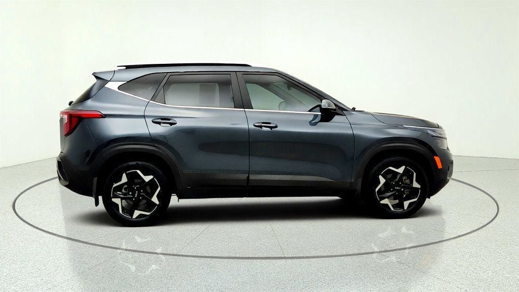 Used 2024 Kia Seltos EX FWD image 4