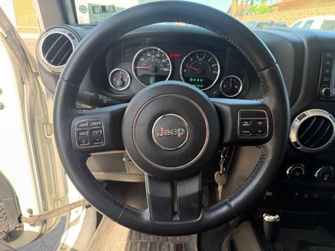 Used 2015 Jeep Wrangler Rubicon w/ Connectivity Group AWD/4WD image 22