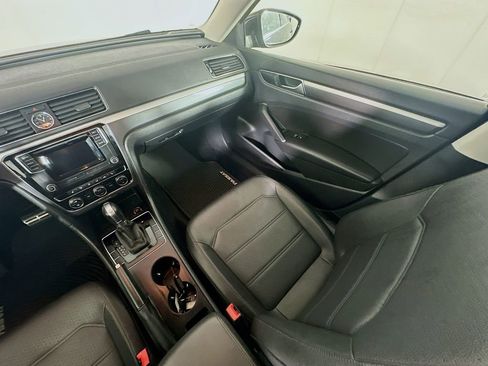 Used 2016 Volkswagen Passat 1.8T R-Line image 11
