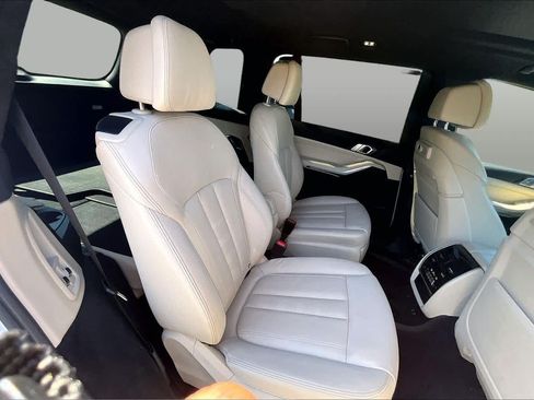 Used 2022 BMW X7 xDrive40i w/ Premium Package AWD/4WD image 19