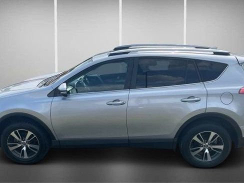 Used 2018 Toyota RAV4 XLE AWD/4WD image 14