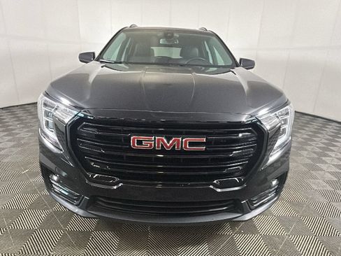 Used 2024 GMC Terrain SLT w/ Elevation Edition FWD image 9