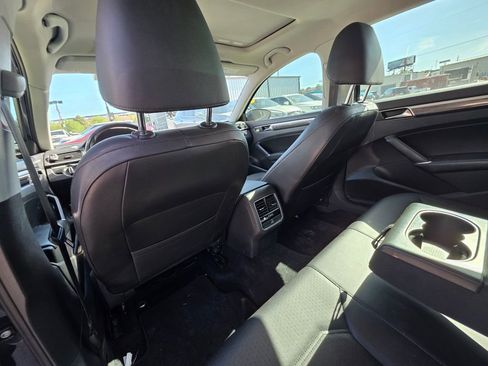 Used 2018 Volkswagen Passat 2.0T SE FWD image 12