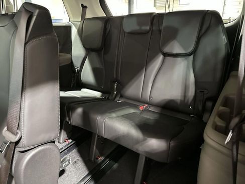 New 2026 Kia Carnival EX FWD image 25
