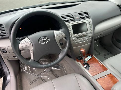 Used 2011 Toyota Camry XLE w/ SE/XLE Extra-Value Pkg FWD image 18