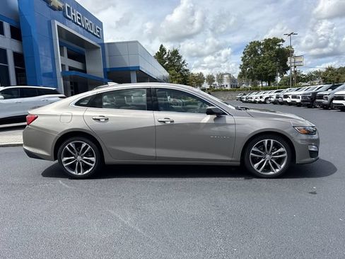 Used 2025 Chevrolet Malibu LT FWD image 2