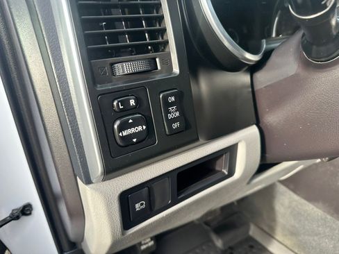 Used 2019 Toyota Sequoia SR5 image 27