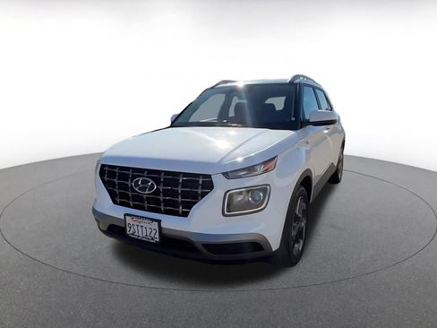 Used 2025 Hyundai Venue SEL image 7