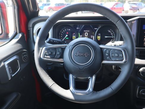 Used 2025 Jeep Wrangler Unlimited Sahara w/ Safety Group AWD/4WD image 14