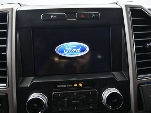 Used 2019 Ford F150 Lariat w/ Equipment Group 502A Luxury AWD/4WD image 17