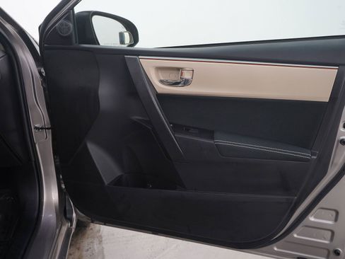 Used 2016 Toyota Corolla LE FWD image 9