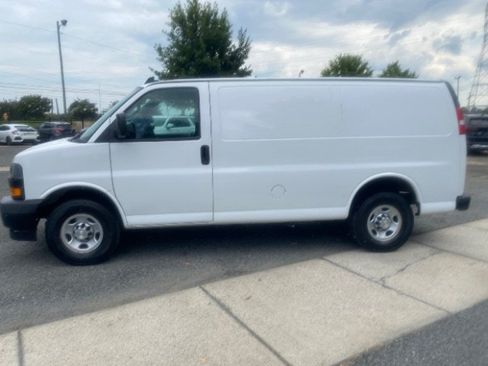 Used 2020 Chevrolet Express 2500 RWD image 2