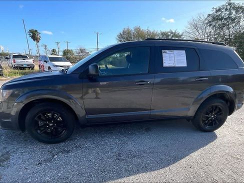 Used 2020 Dodge Journey SE w/ Blacktop Package FWD image 3