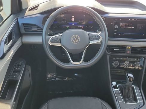 Used 2024 Volkswagen Taos SE FWD image 12