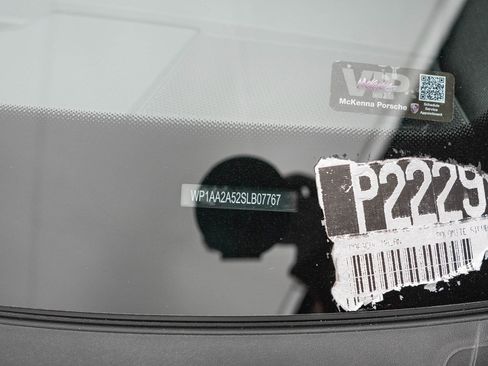 Certified 2025 Porsche Macan image 32