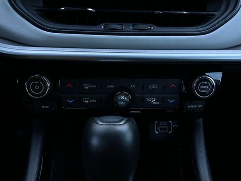 Used 2025 Jeep Compass Limited image 28