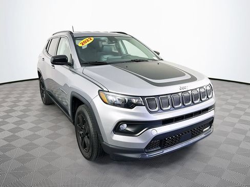 Certified 2022 Jeep Compass Latitude w/ Convenience Group AWD/4WD image 2