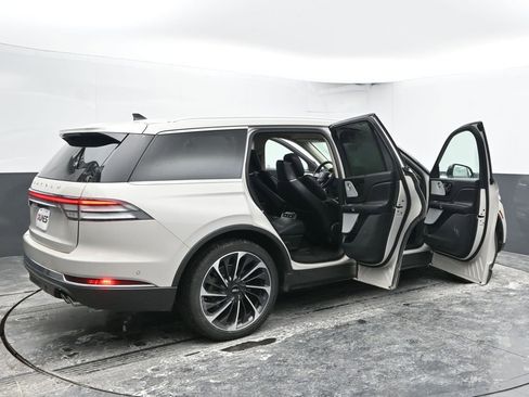 Used 2024 Lincoln Aviator Reserve w/ Equipment Group 201A image 59