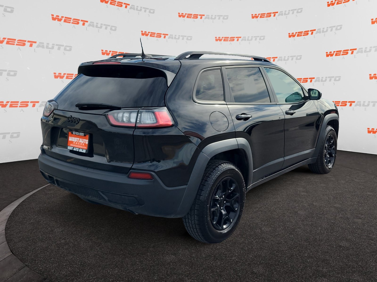 Used 2022 Jeep Cherokee Latitude w/ Sun & Sound Group AWD/4WD image 5